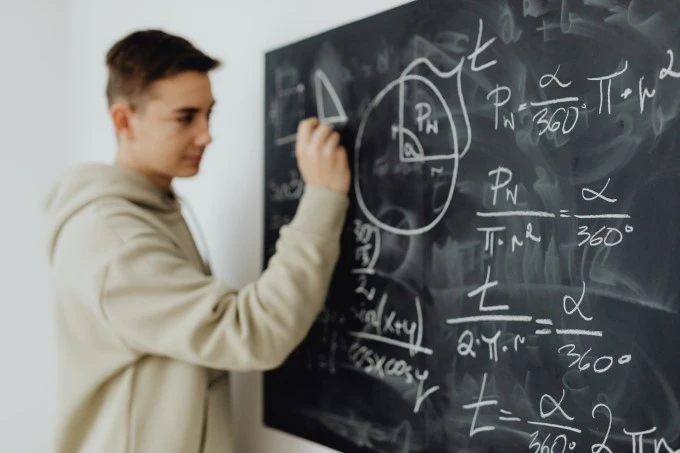 Meditatii matematica pentru examenele internationale A Level, GMAT si SAT